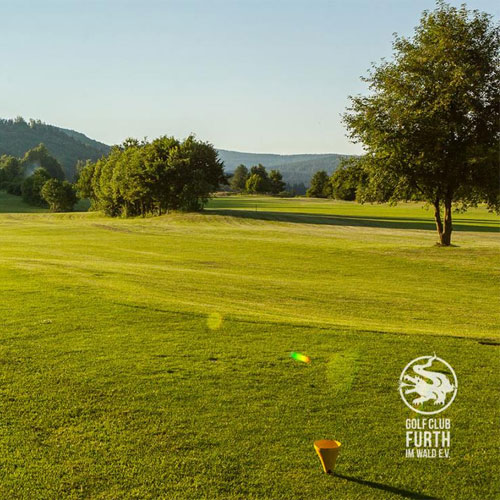 18-Loch Golf Platz, Driving Range, Pitching- und Putting-Green.